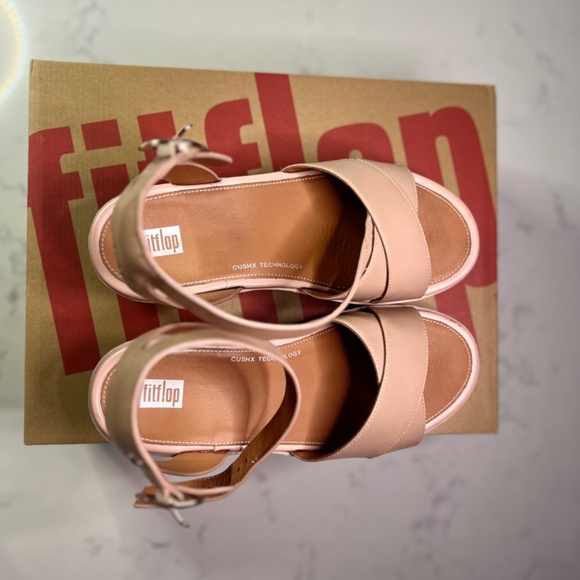 PILAR CROSSOVER LEATHER ANKLE-STRAP PLATFORMS SANDALS - Picture 9 of 13